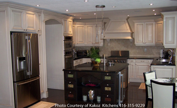 Kakoz two tone Kitchen